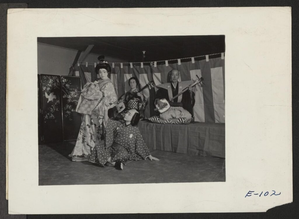 actors-at-an-entertainment-program-at-heart-mountain-relocation-center-1942-09-19