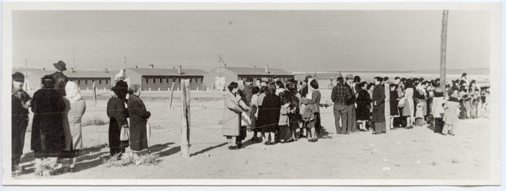 Heart_Mtn_barbed_wire_fence_Densho