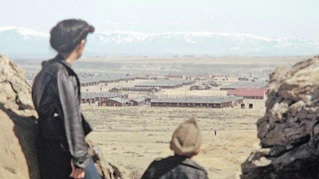 Heart_Mtn_hikers_overlooking_camp