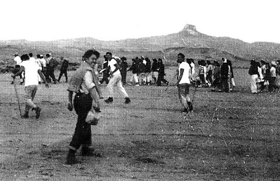 Yoshinaga-Horses-Mouth_Heart-Mountain_preparing_for_hike